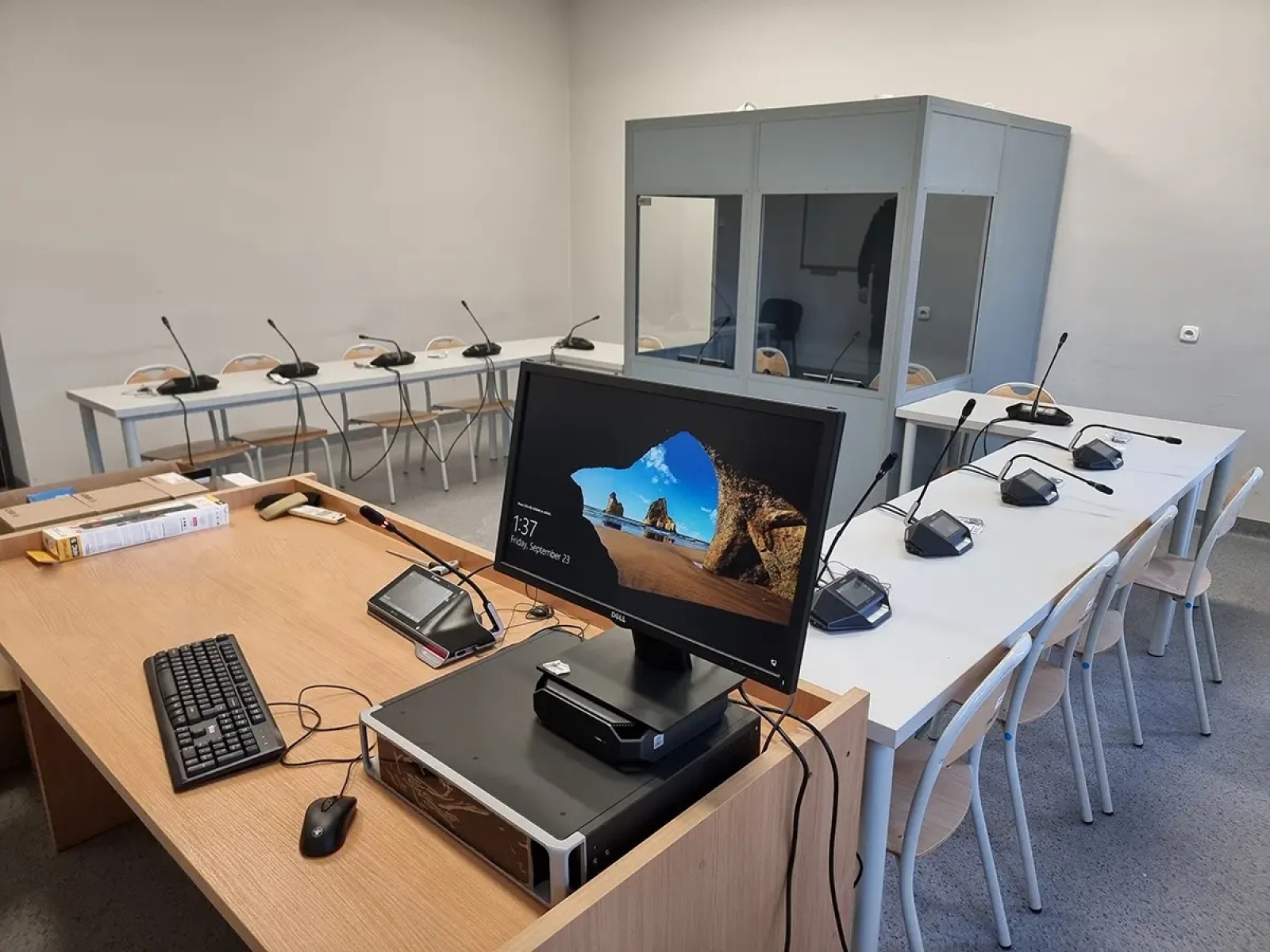 Zdjęcie w galerii na portalu naszwodzislaw.com: Nowoczesny sprzęt do tłumaczeń w Akademii Nauk Stosowanych w Raciborzu wiadomości z regionu