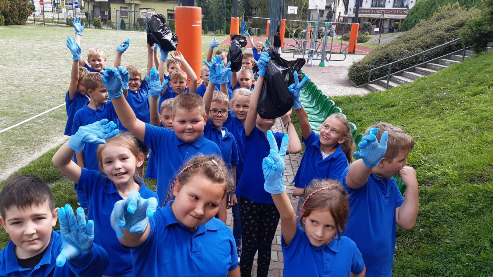Zdjęcie w galerii na portalu naszwodzislaw.com: Uczniowie z Zawady sprzątali świat wiadomości z regionu