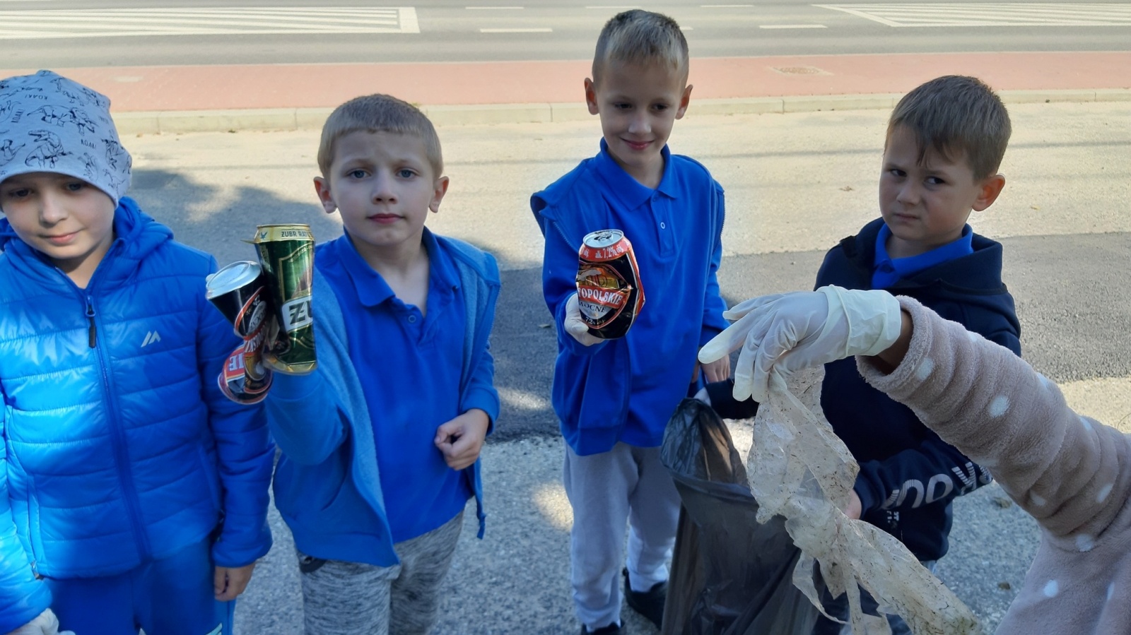 Zdjęcie w galerii na portalu naszwodzislaw.com: Uczniowie z Zawady sprzątali świat wiadomości z regionu