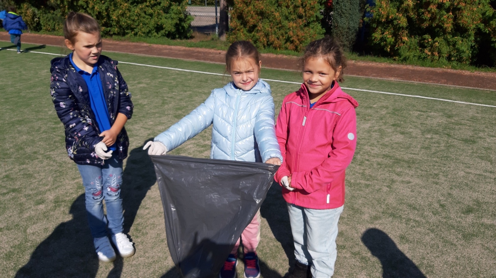 Zdjęcie w galerii na portalu naszwodzislaw.com: Uczniowie z Zawady sprzątali świat wiadomości z regionu