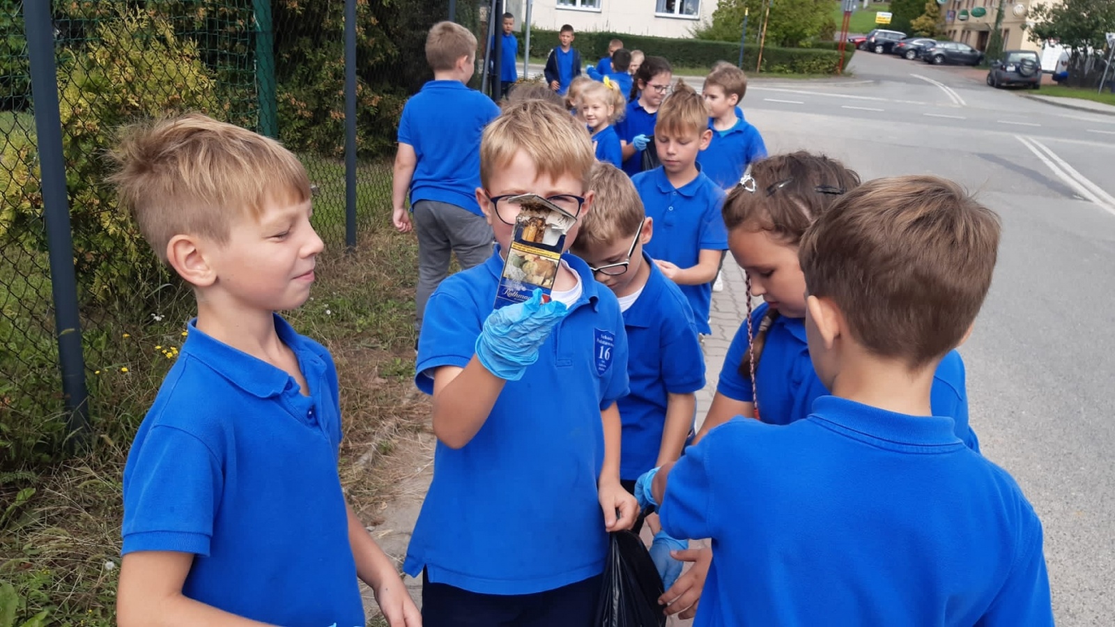 Zdjęcie w galerii na portalu naszwodzislaw.com: Uczniowie z Zawady sprzątali świat wiadomości z regionu