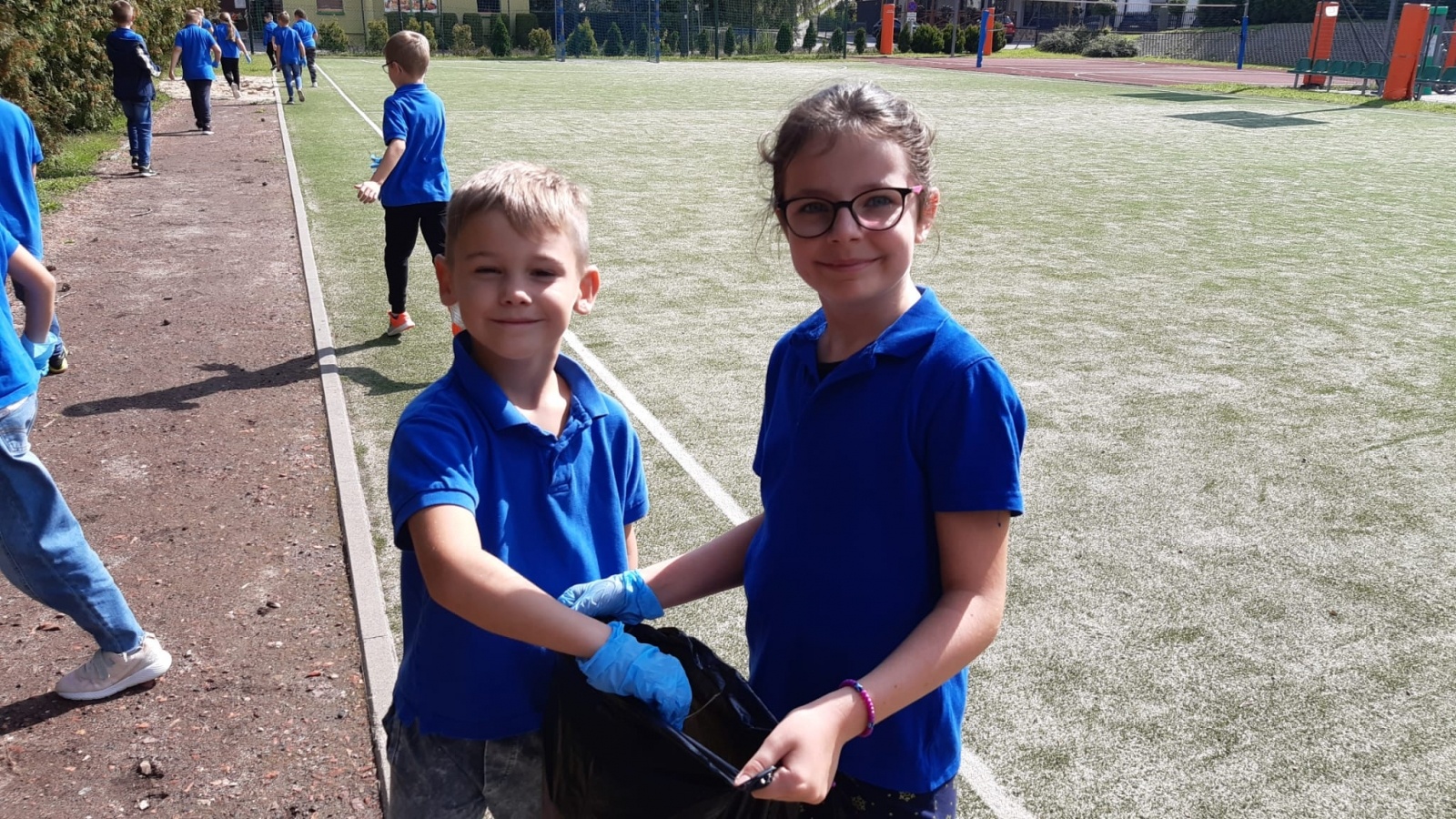 Zdjęcie w galerii na portalu naszwodzislaw.com: Uczniowie z Zawady sprzątali świat wiadomości z regionu