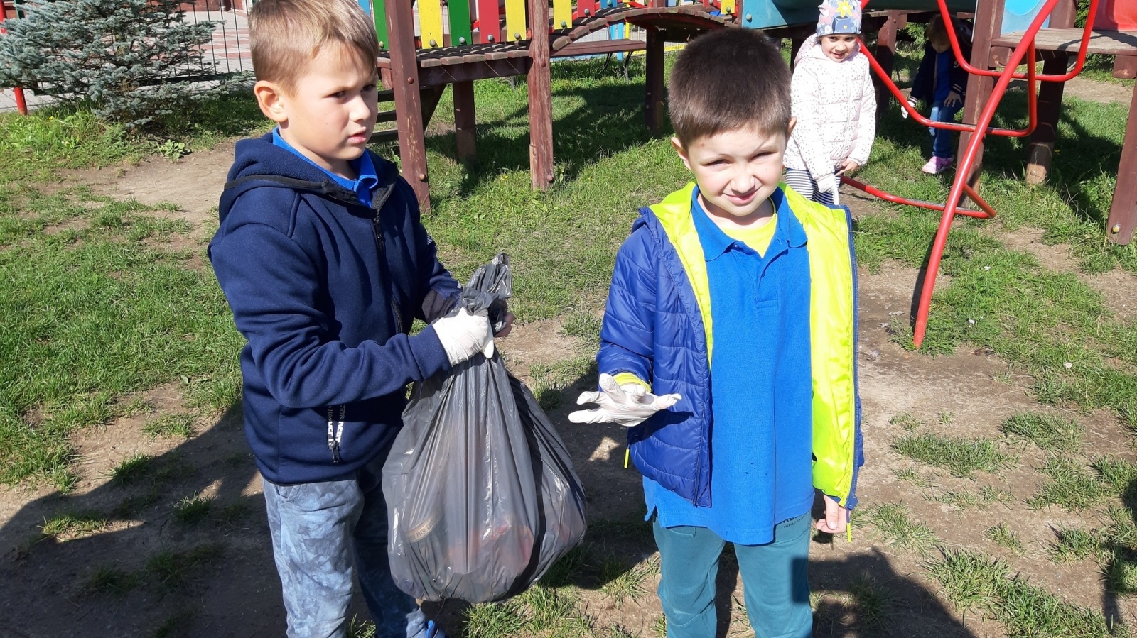 Zdjęcie w galerii na portalu naszwodzislaw.com: Uczniowie z Zawady sprzątali świat wiadomości z regionu