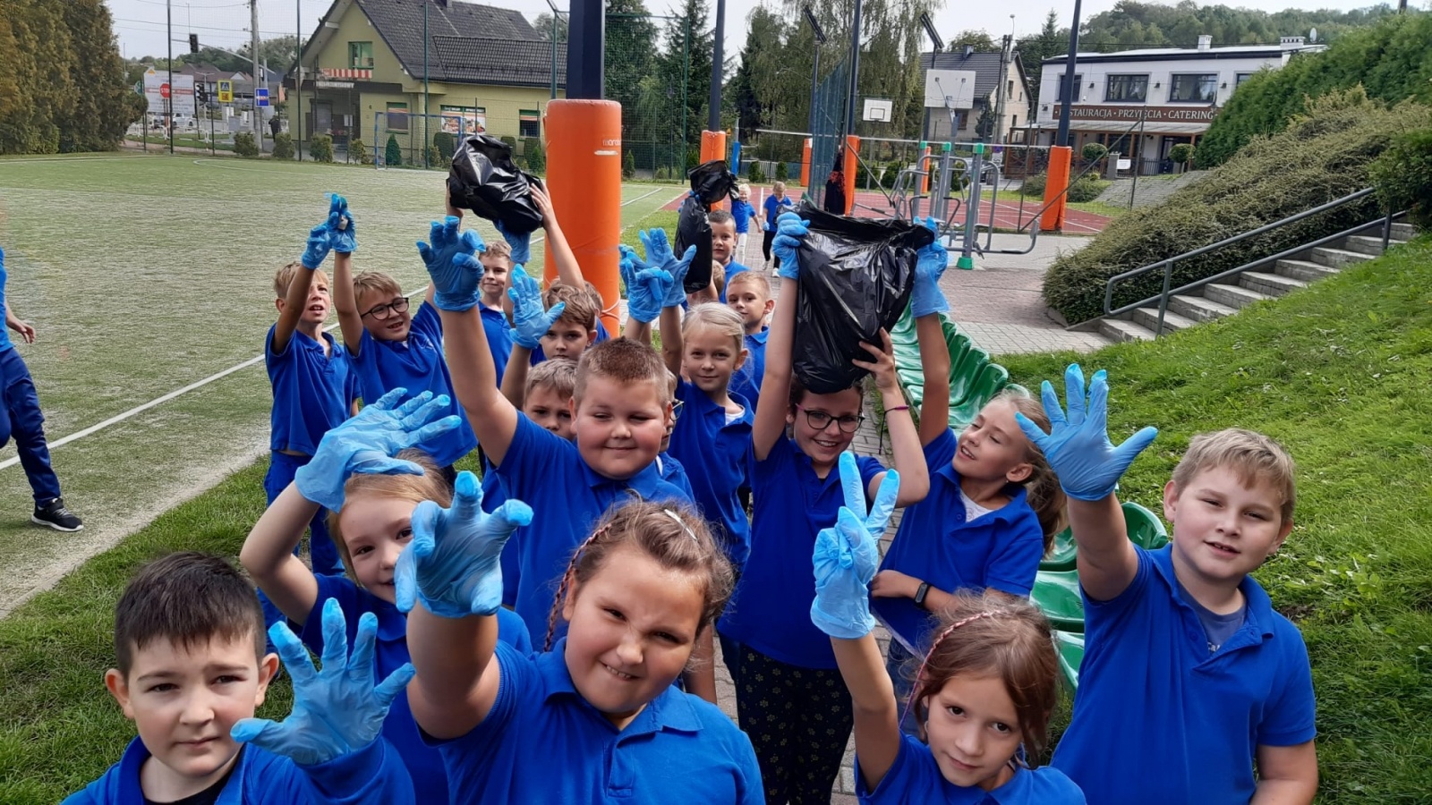 Zdjęcie w galerii na portalu naszwodzislaw.com: Uczniowie z Zawady sprzątali świat wiadomości z regionu