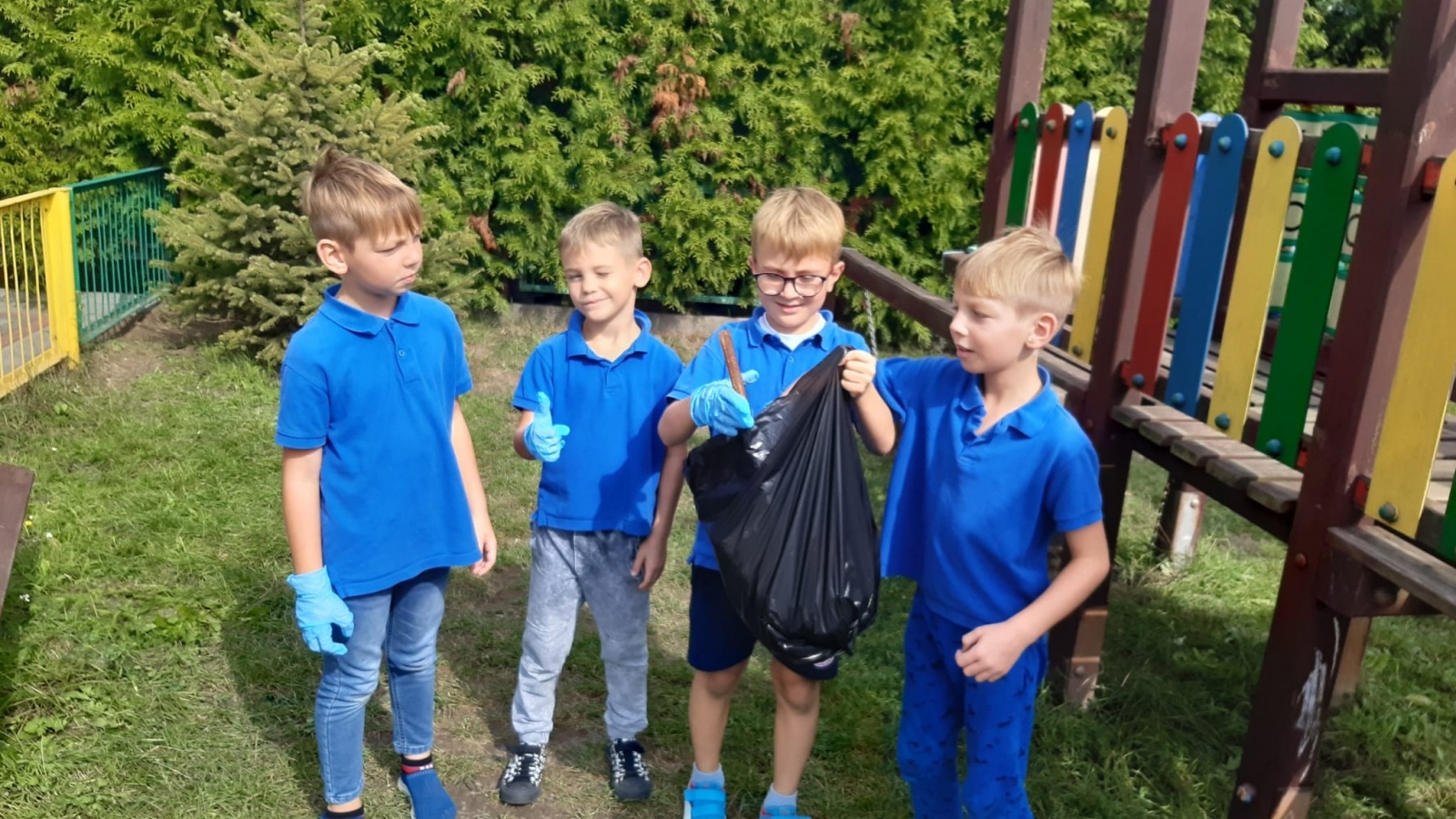 Zdjęcie w galerii na portalu naszwodzislaw.com: Uczniowie z Zawady sprzątali świat wiadomości z regionu