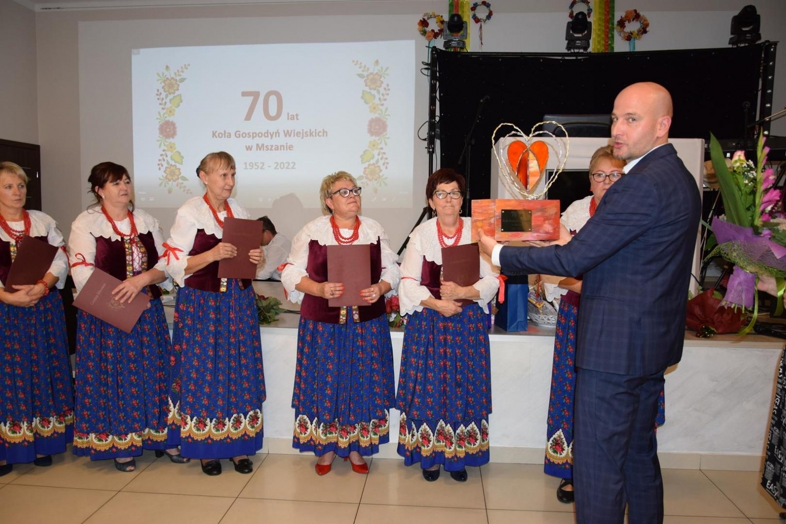 Zdjęcie w galerii na portalu naszwodzislaw.com: Huczna uroczystość z okazji 70-lecia KGW w Mszanie [FOTO] wiadomości z regionu