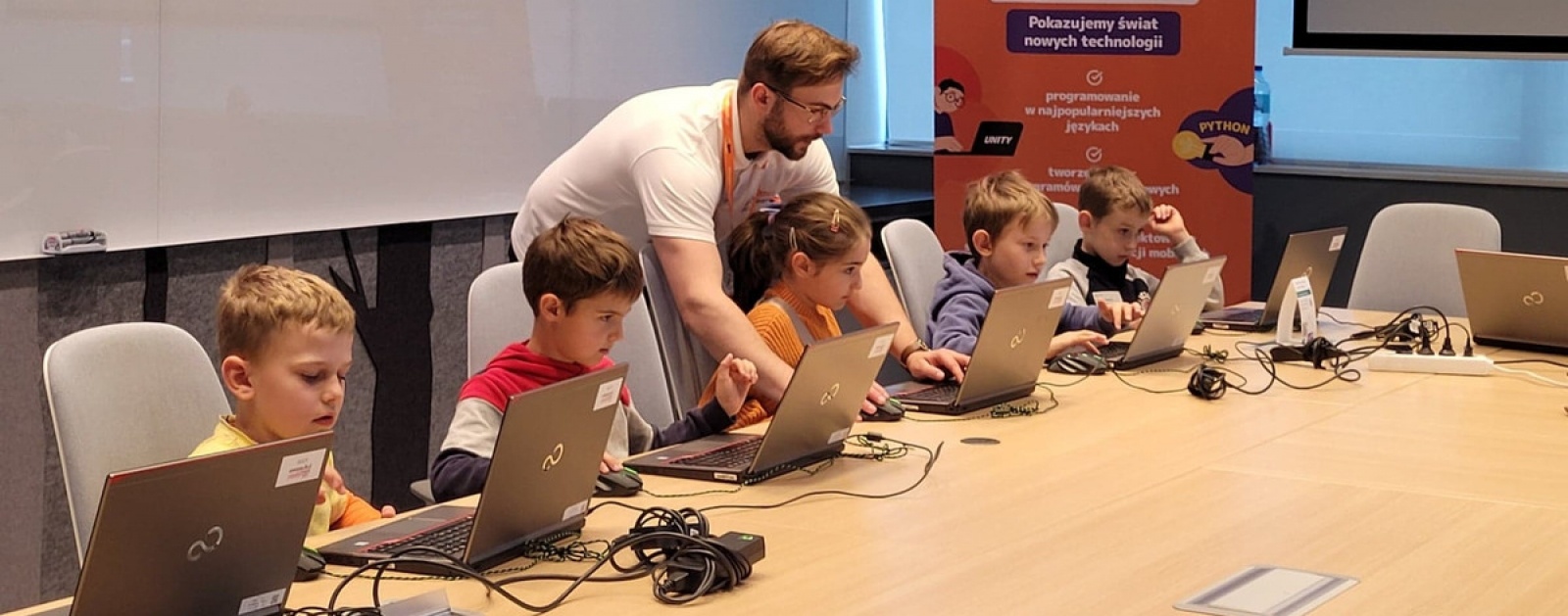 Zdjęcie w galerii na portalu naszwodzislaw.com: Warsztaty programistyczne Koduj z Gigantami już za nami wiadomości z regionu