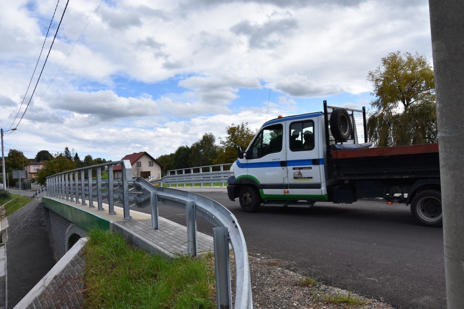 Zdjęcie w galerii na portalu naszwodzislaw.com: Dla poprawy komfortu i bezpieczeństwa. Remonty powiatowych dróg [FOTO] wiadomości z regionu