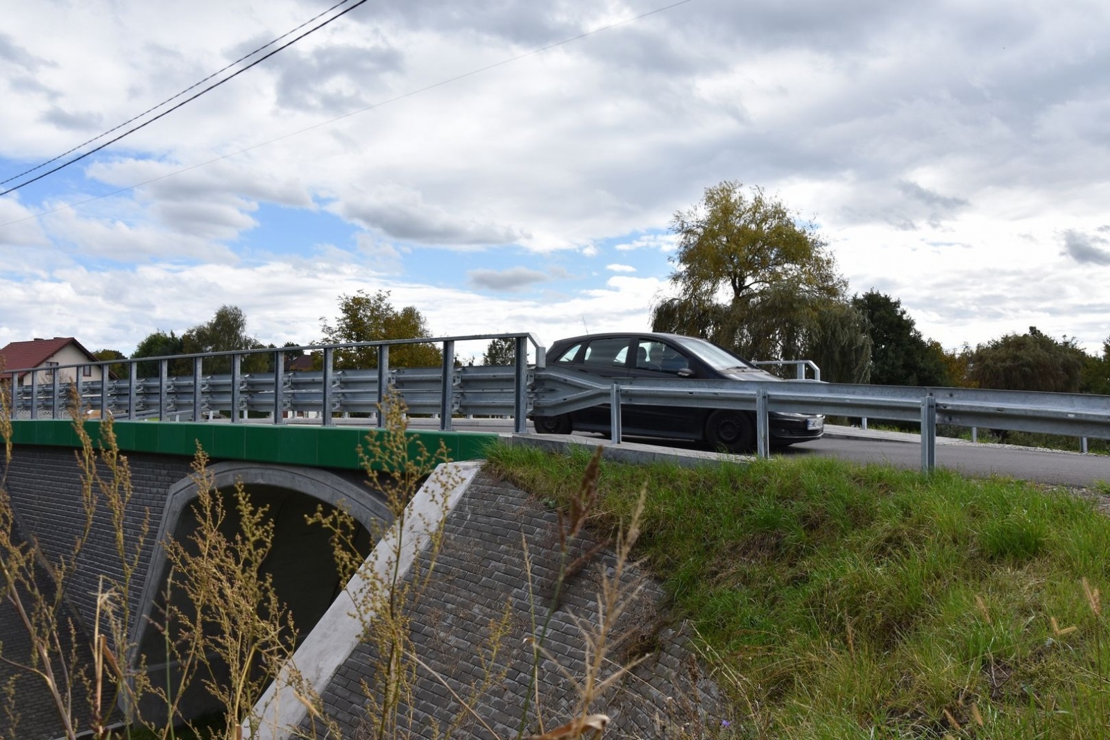 Zdjęcie w galerii na portalu naszwodzislaw.com: Dla poprawy komfortu i bezpieczeństwa. Remonty powiatowych dróg [FOTO] wiadomości z regionu