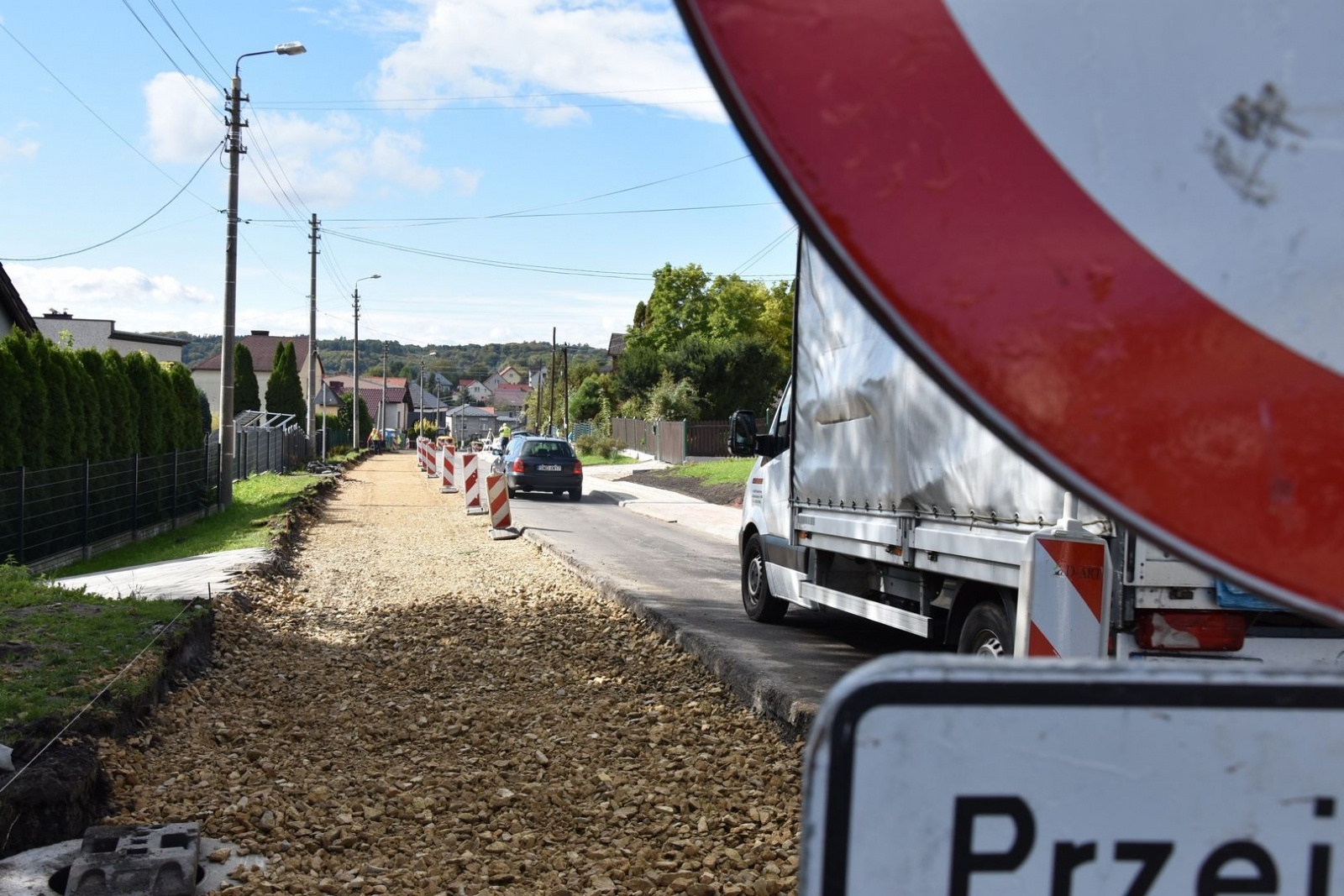 Zdjęcie w galerii na portalu naszwodzislaw.com: Dla poprawy komfortu i bezpieczeństwa. Remonty powiatowych dróg [FOTO] wiadomości z regionu