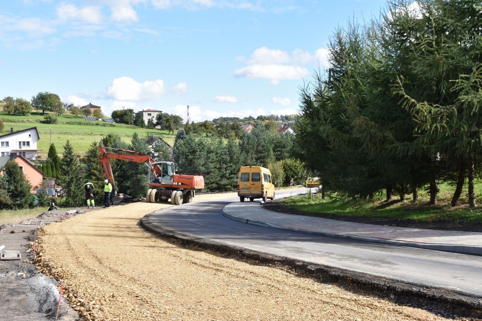 Zdjęcie w galerii na portalu naszwodzislaw.com: Dla poprawy komfortu i bezpieczeństwa. Remonty powiatowych dróg [FOTO] wiadomości z regionu