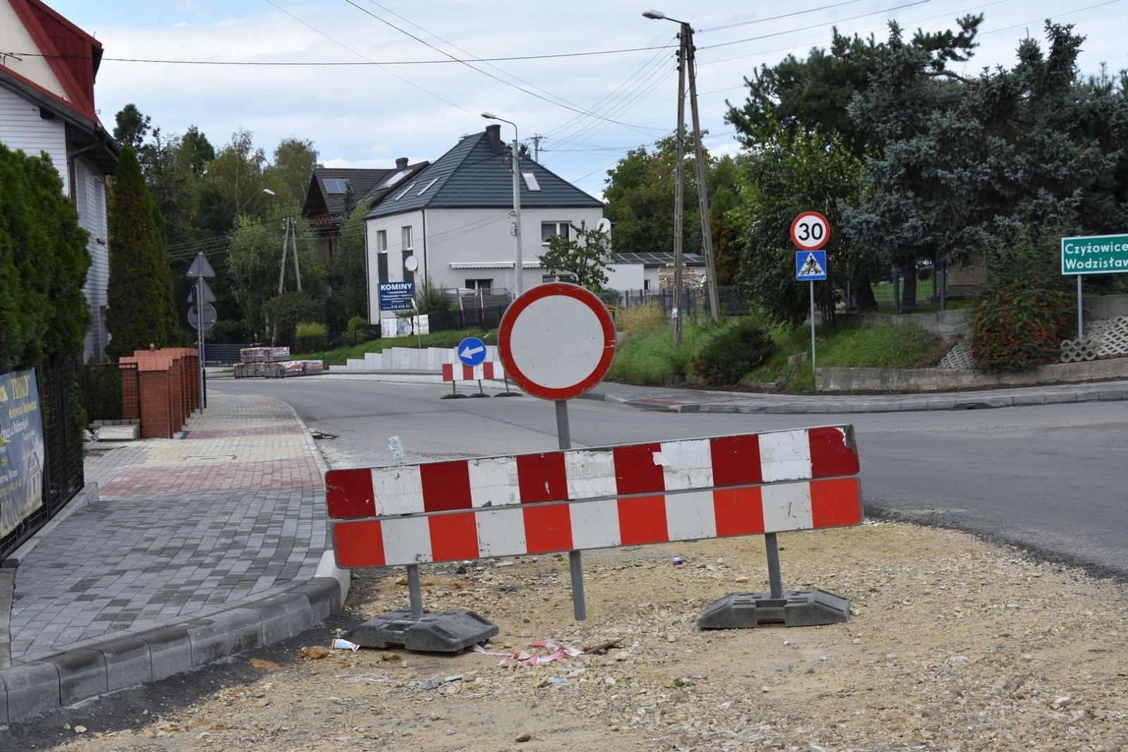 Zdjęcie w galerii na portalu naszwodzislaw.com: Dla poprawy komfortu i bezpieczeństwa. Remonty powiatowych dróg [FOTO] wiadomości z regionu