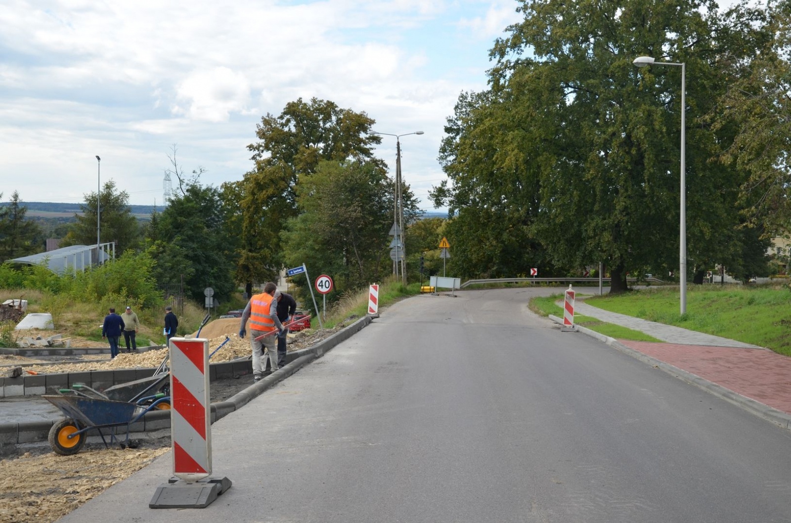 Zdjęcie w galerii na portalu naszwodzislaw.com: Dla poprawy komfortu i bezpieczeństwa. Remonty powiatowych dróg [FOTO] wiadomości z regionu