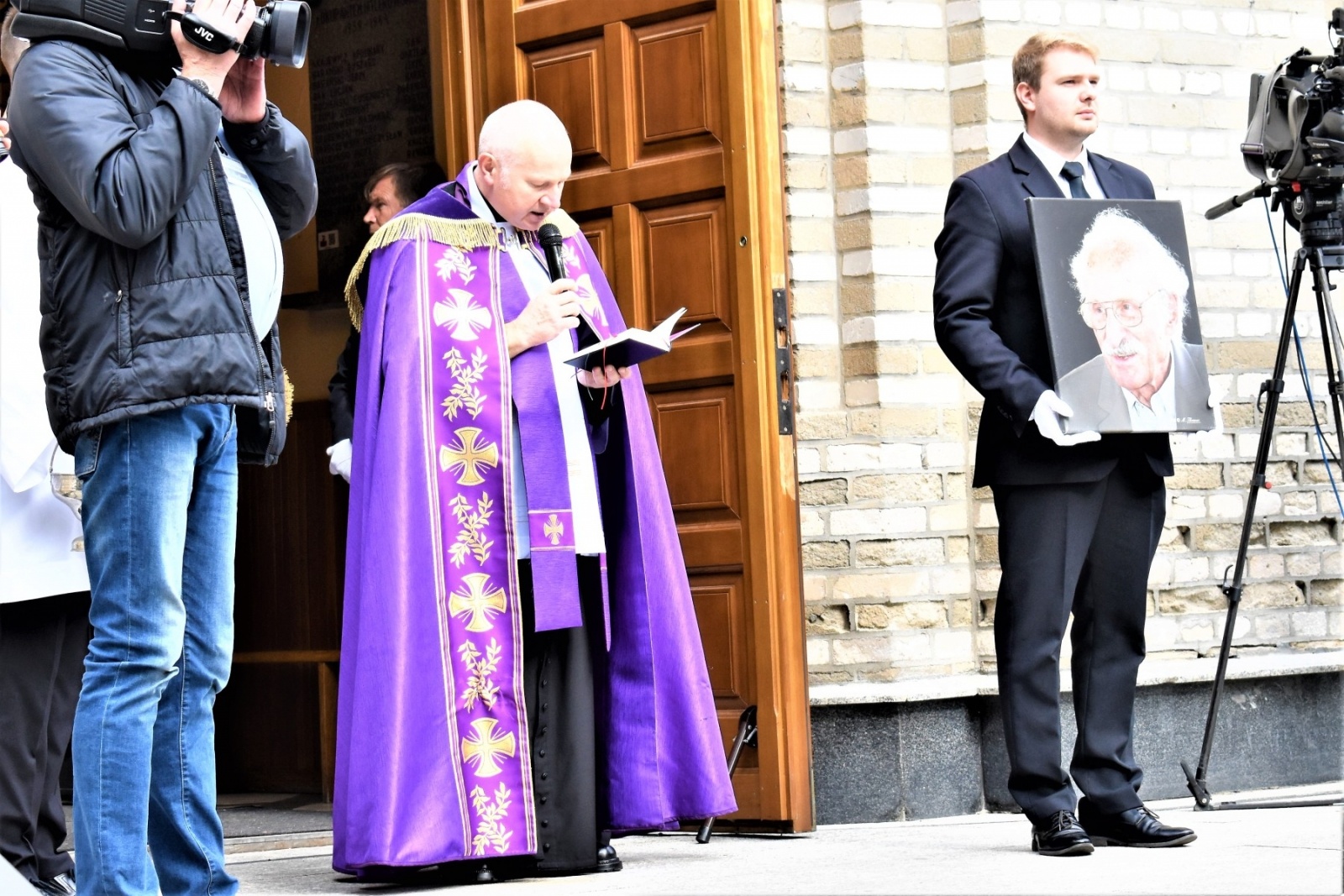 Zdjęcie w galerii na portalu naszwodzislaw.com: Godów pożegnał w Warszawie Franciszka Pieczkę [FOTO] wiadomości z regionu