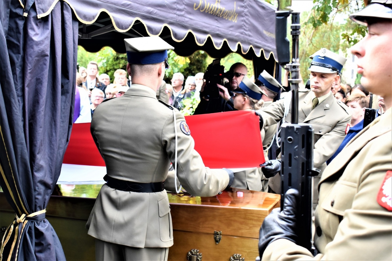 Zdjęcie w galerii na portalu naszwodzislaw.com: Godów pożegnał w Warszawie Franciszka Pieczkę [FOTO] wiadomości z regionu
