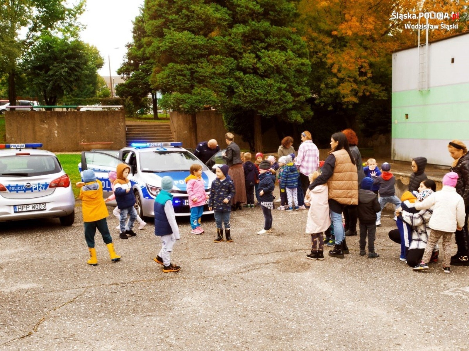 Zdjęcie w galerii na portalu naszwodzislaw.com: Ogólnopolski dzień odblasków z wodzisławskimi dzielnicowymi wiadomości z regionu