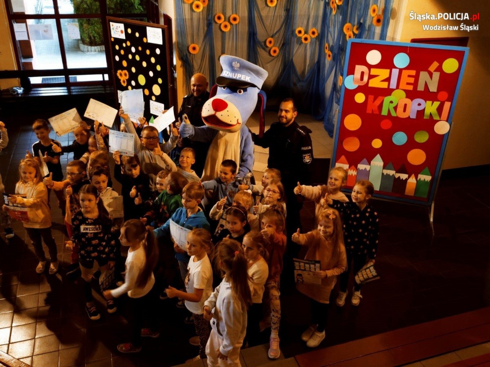Zdjęcie w galerii na portalu naszwodzislaw.com: Ogólnopolski dzień odblasków z wodzisławskimi dzielnicowymi wiadomości z regionu