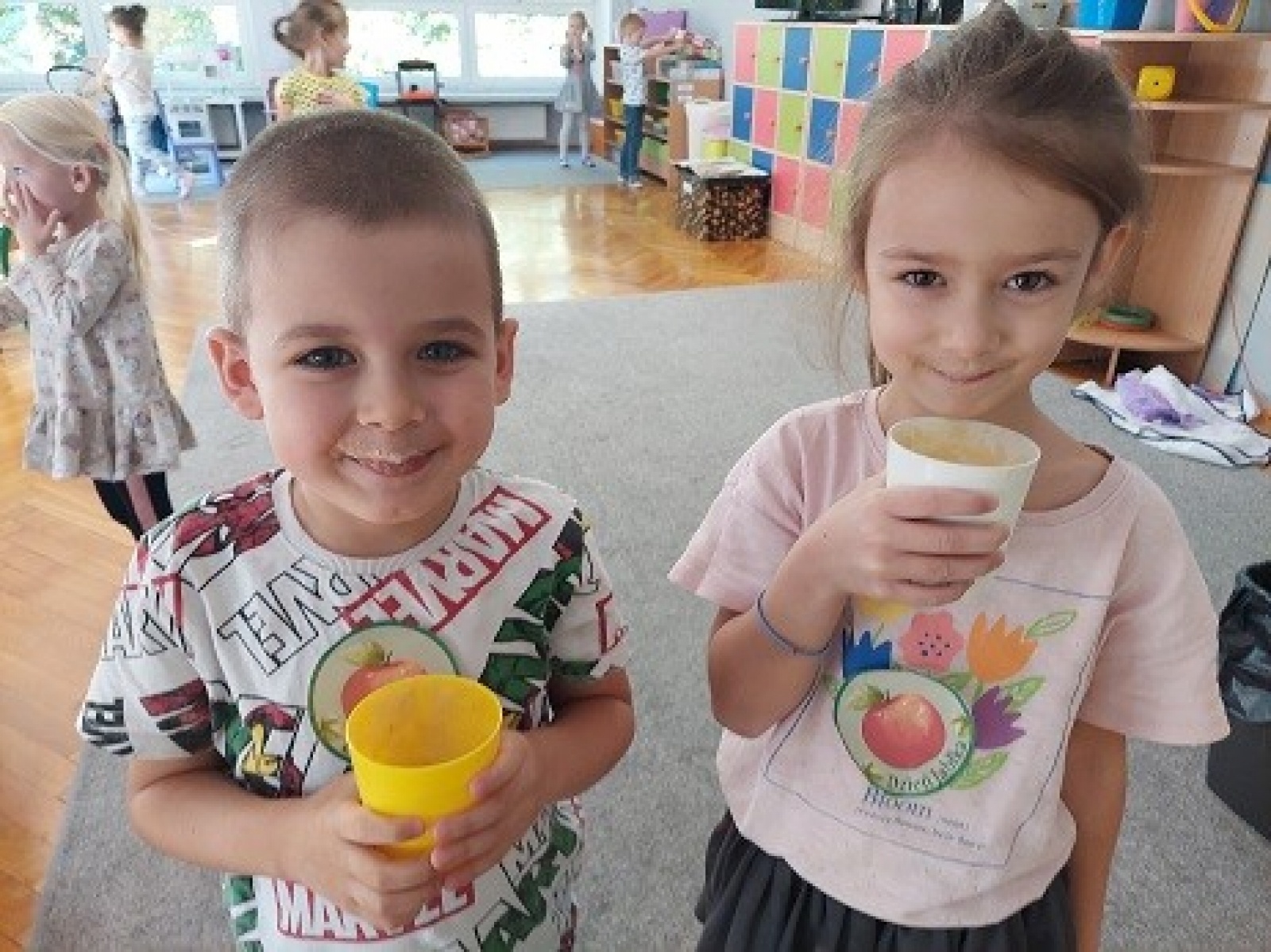 Zdjęcie w galerii na portalu naszwodzislaw.com: Od kwiatuszka do jabłuszka. Dzień jabłka w Przedszkolu numer 6 wiadomości z regionu