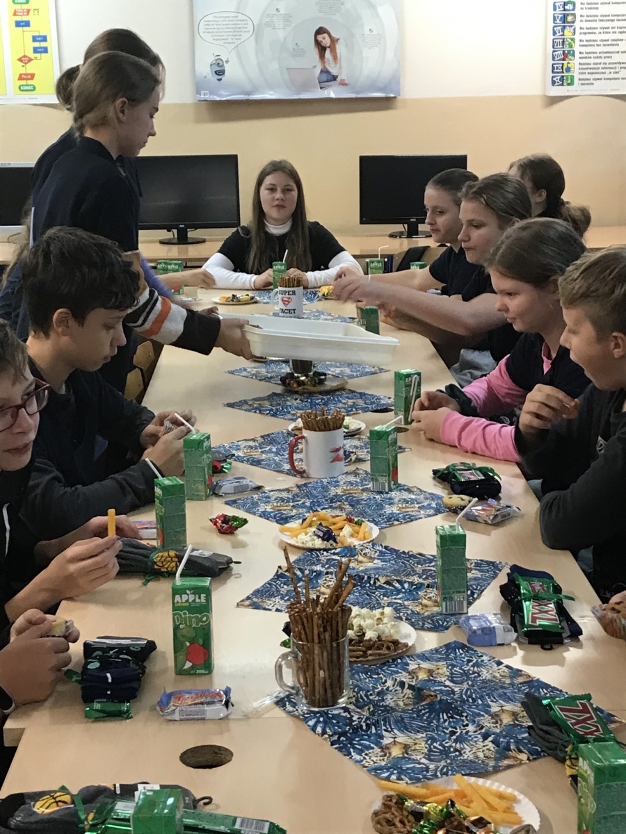 Zdjęcie w galerii na portalu naszwodzislaw.com: W zawadzkiej szkole wiele się dzieje [FOTO] wiadomości z regionu