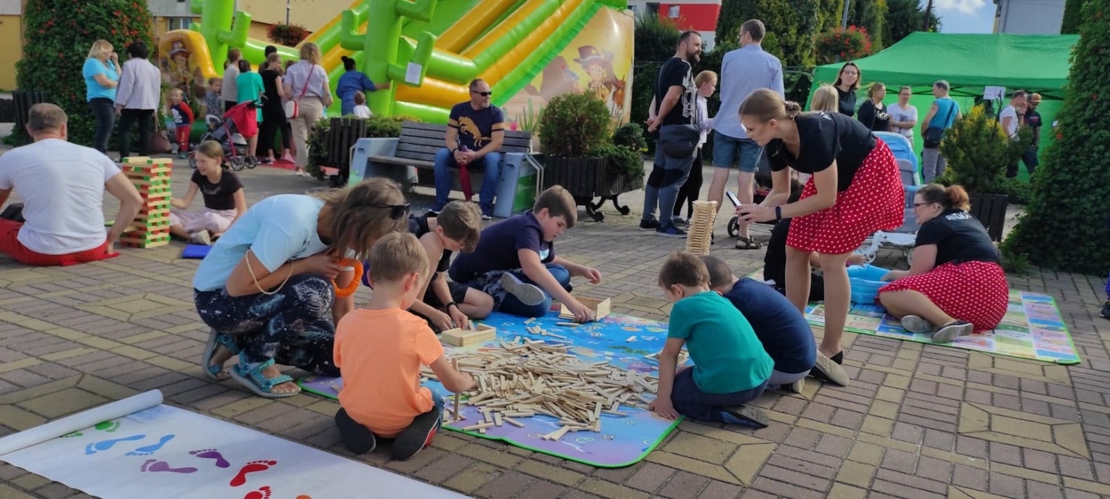 Zdjęcie w galerii na portalu naszwodzislaw.com: Gra miejska z bebokami zachwyciła radlinian [FOTO] wiadomości z regionu