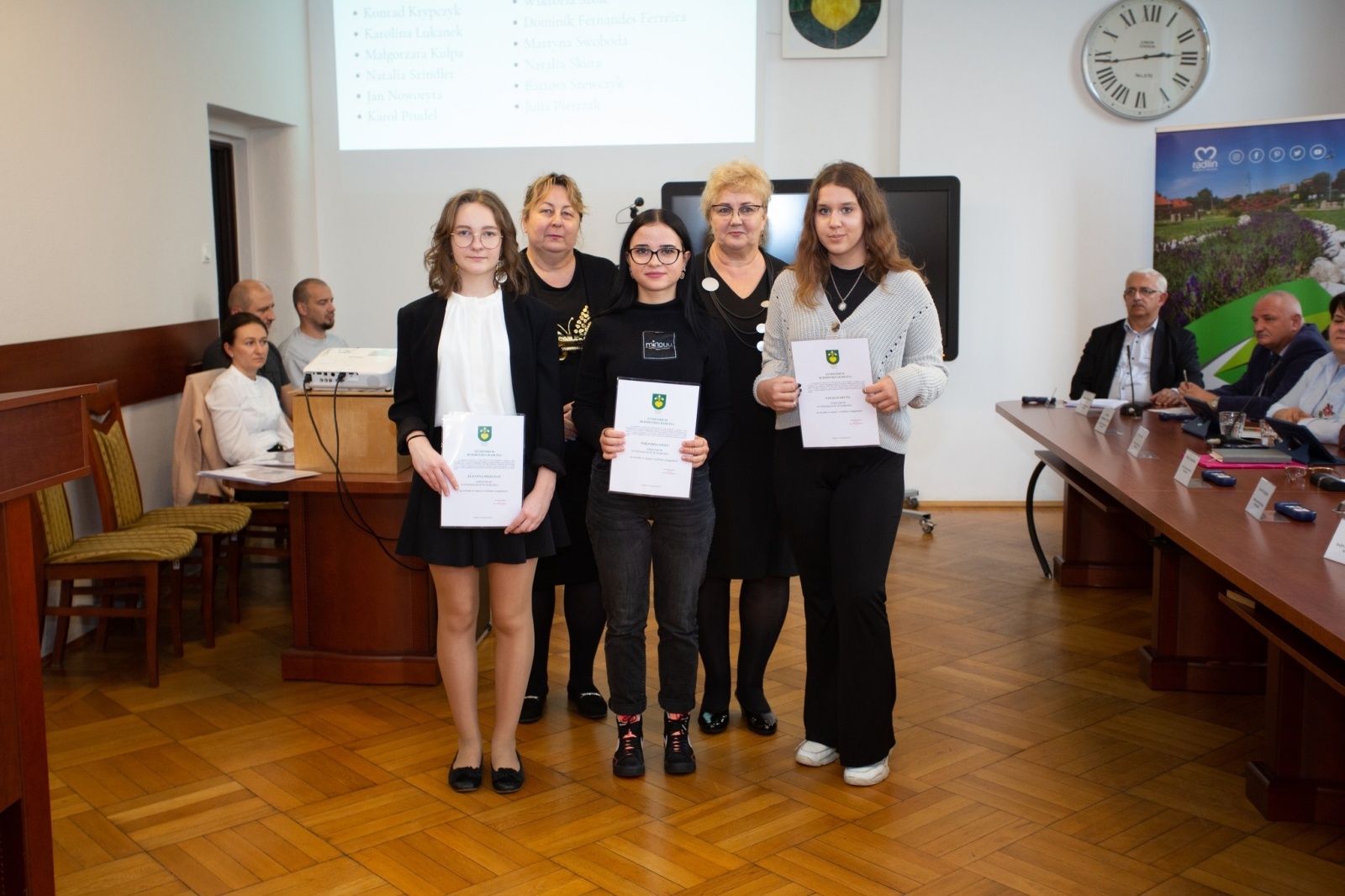Zdjęcie w galerii na portalu naszwodzislaw.com: Burmistrz Radlina przyznała stypendia wiadomości z regionu
