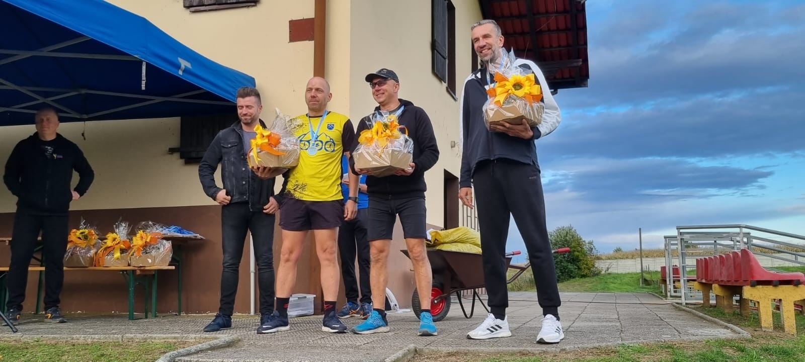 Zdjęcie w galerii na portalu naszwodzislaw.com: Pacak i Klimek najlepsi w II Półmaratonie po wałach wiadomości z regionu