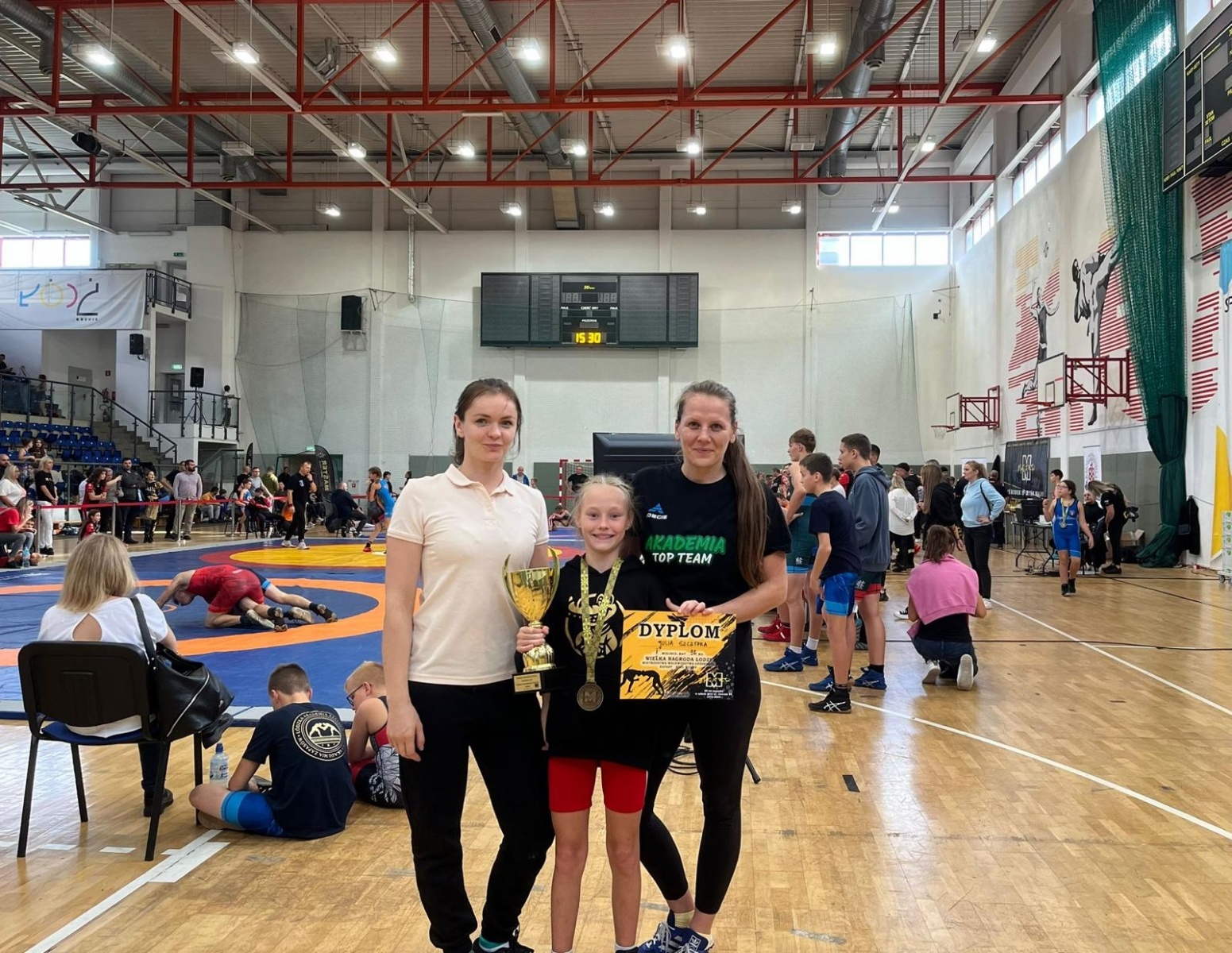 Zdjęcie w galerii na portalu naszwodzislaw.com: Medale Akademii Top Team na turnieju zapasów w Łodzi wiadomości z regionu