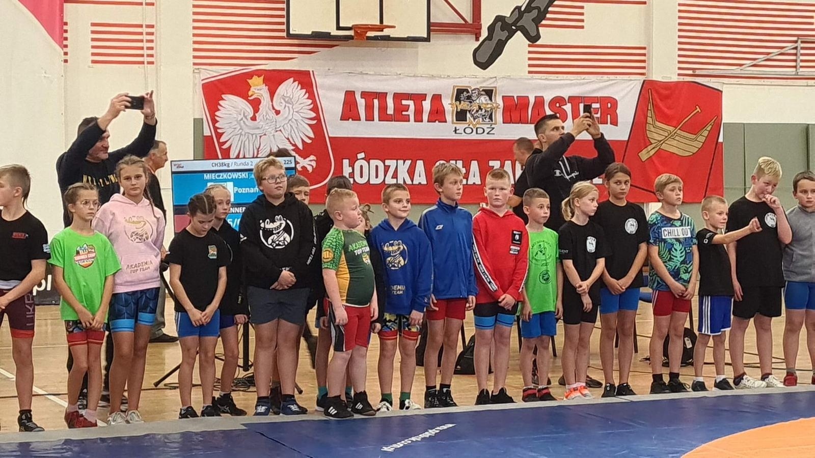 Zdjęcie w galerii na portalu naszwodzislaw.com: Medale Akademii Top Team na turnieju zapasów w Łodzi wiadomości z regionu