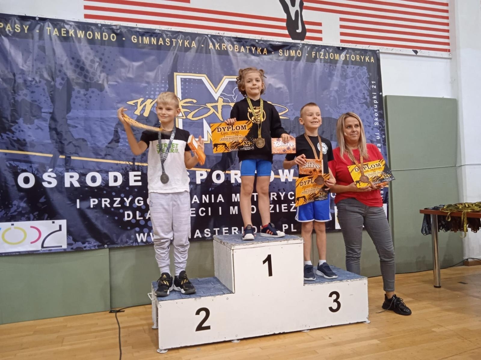 Zdjęcie w galerii na portalu naszwodzislaw.com: Medale Akademii Top Team na turnieju zapasów w Łodzi wiadomości z regionu