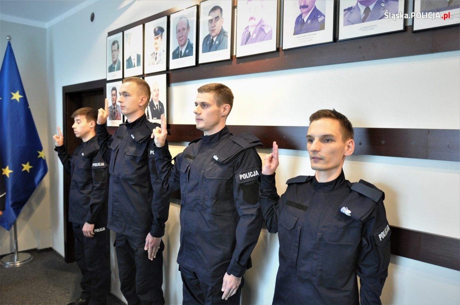 Zdjęcie w galerii na portalu naszwodzislaw.com: Ślubowanie za nimi. Teraz półroczne szkolenie wiadomości z regionu