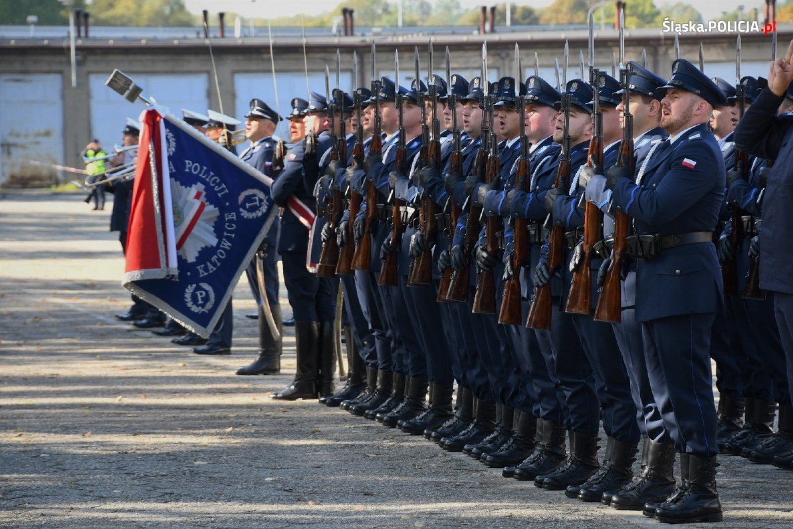 Zdjęcie w galerii na portalu naszwodzislaw.com: Ślubowanie za nimi. Teraz półroczne szkolenie wiadomości z regionu