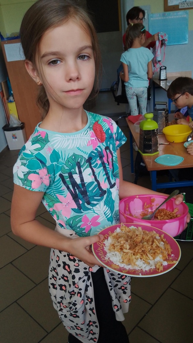 Zdjęcie w galerii na portalu naszwodzislaw.com: Uczniowie ZSP 7 świętowali Dzień Jabłka wiadomości z regionu