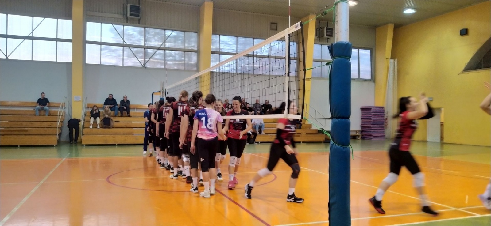 Zdjęcie w galerii na portalu naszwodzislaw.com: Siatkówka. Porażka kadetek, wygrana seniorek wiadomości z regionu
