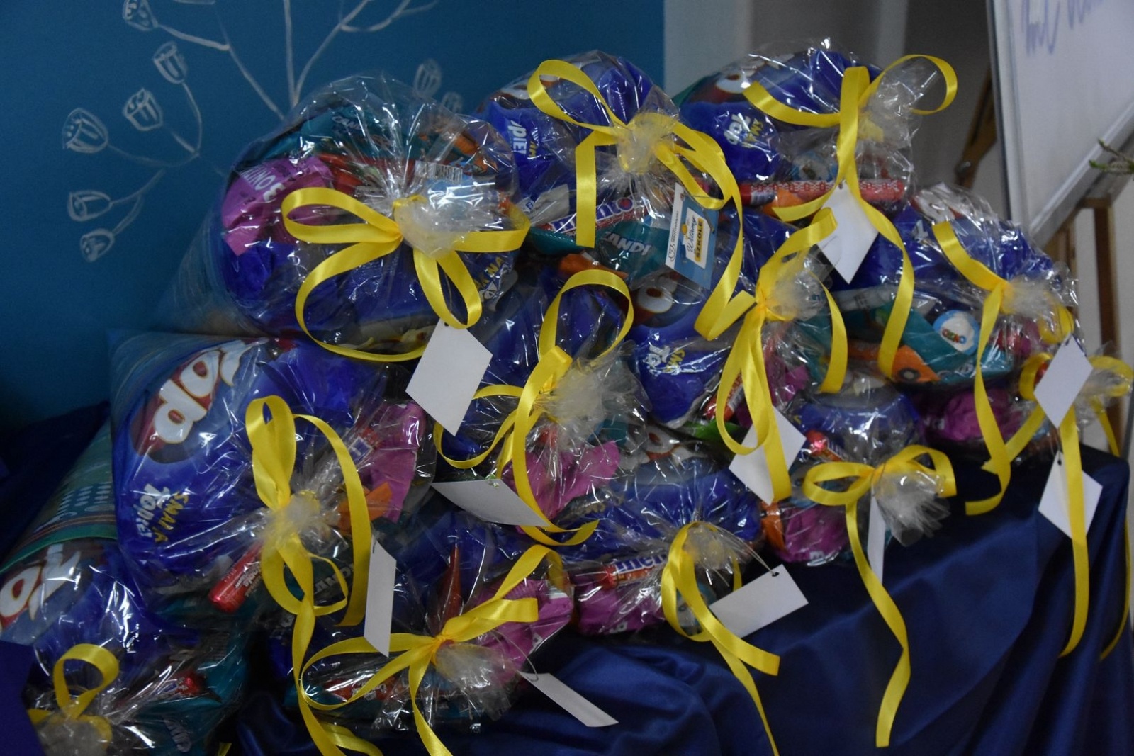 Zdjęcie w galerii na portalu naszwodzislaw.com: Rogi obfitości trafiły do pierwszoklasistów [FOTO] wiadomości z regionu