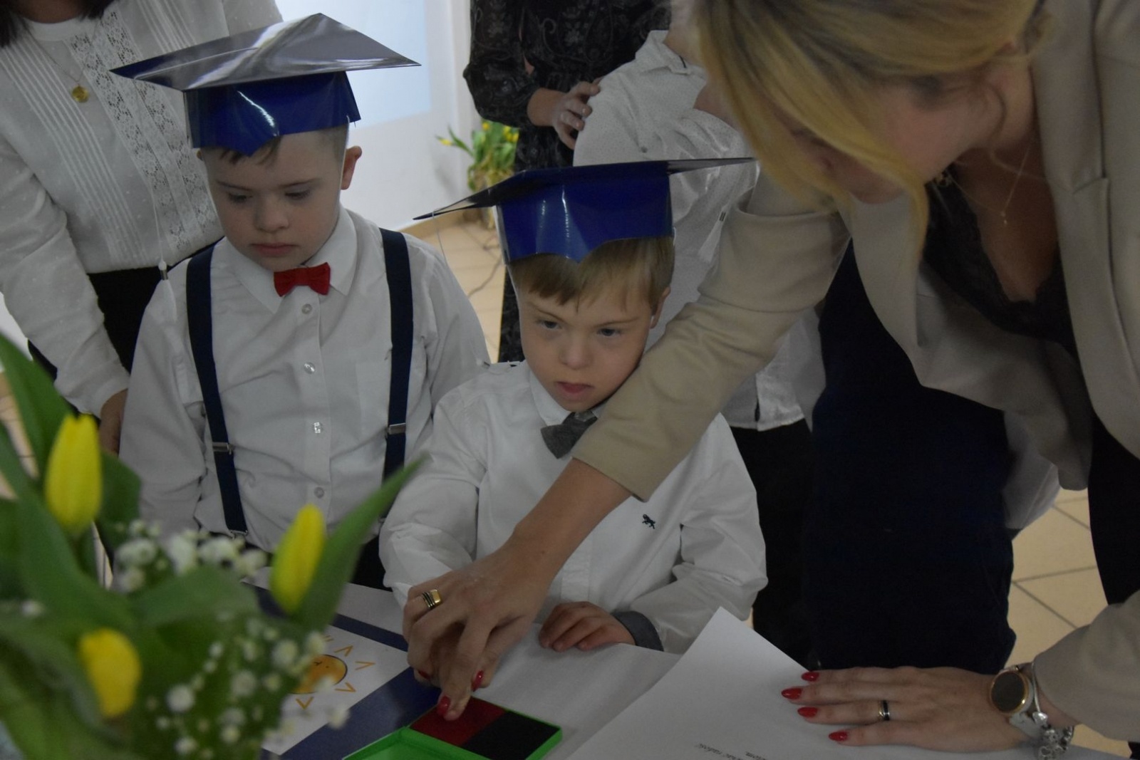 Zdjęcie w galerii na portalu naszwodzislaw.com: Rogi obfitości trafiły do pierwszoklasistów [FOTO] wiadomości z regionu