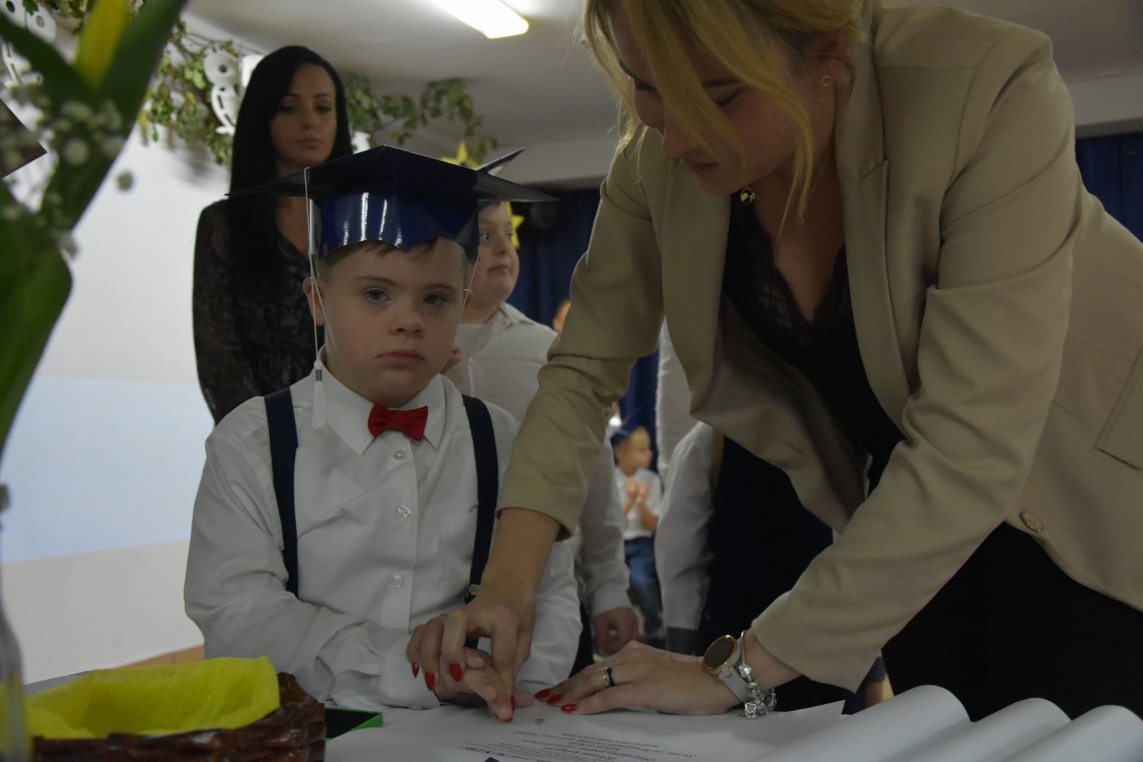 Zdjęcie w galerii na portalu naszwodzislaw.com: Rogi obfitości trafiły do pierwszoklasistów [FOTO] wiadomości z regionu