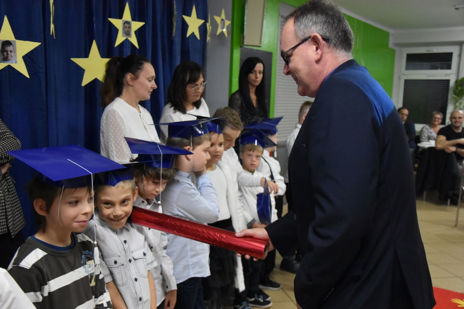 Zdjęcie w galerii na portalu naszwodzislaw.com: Rogi obfitości trafiły do pierwszoklasistów [FOTO] wiadomości z regionu