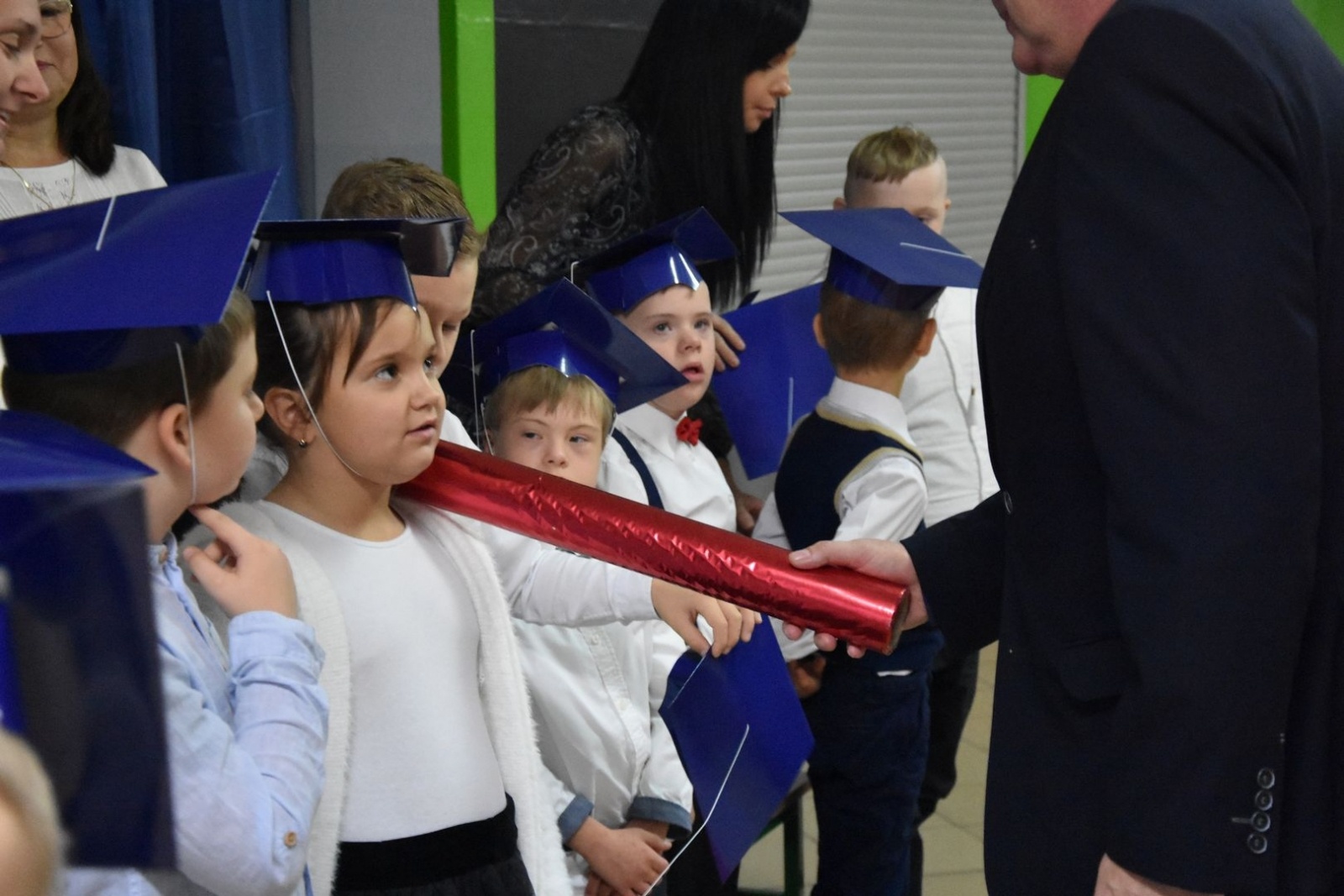 Zdjęcie w galerii na portalu naszwodzislaw.com: Rogi obfitości trafiły do pierwszoklasistów [FOTO] wiadomości z regionu