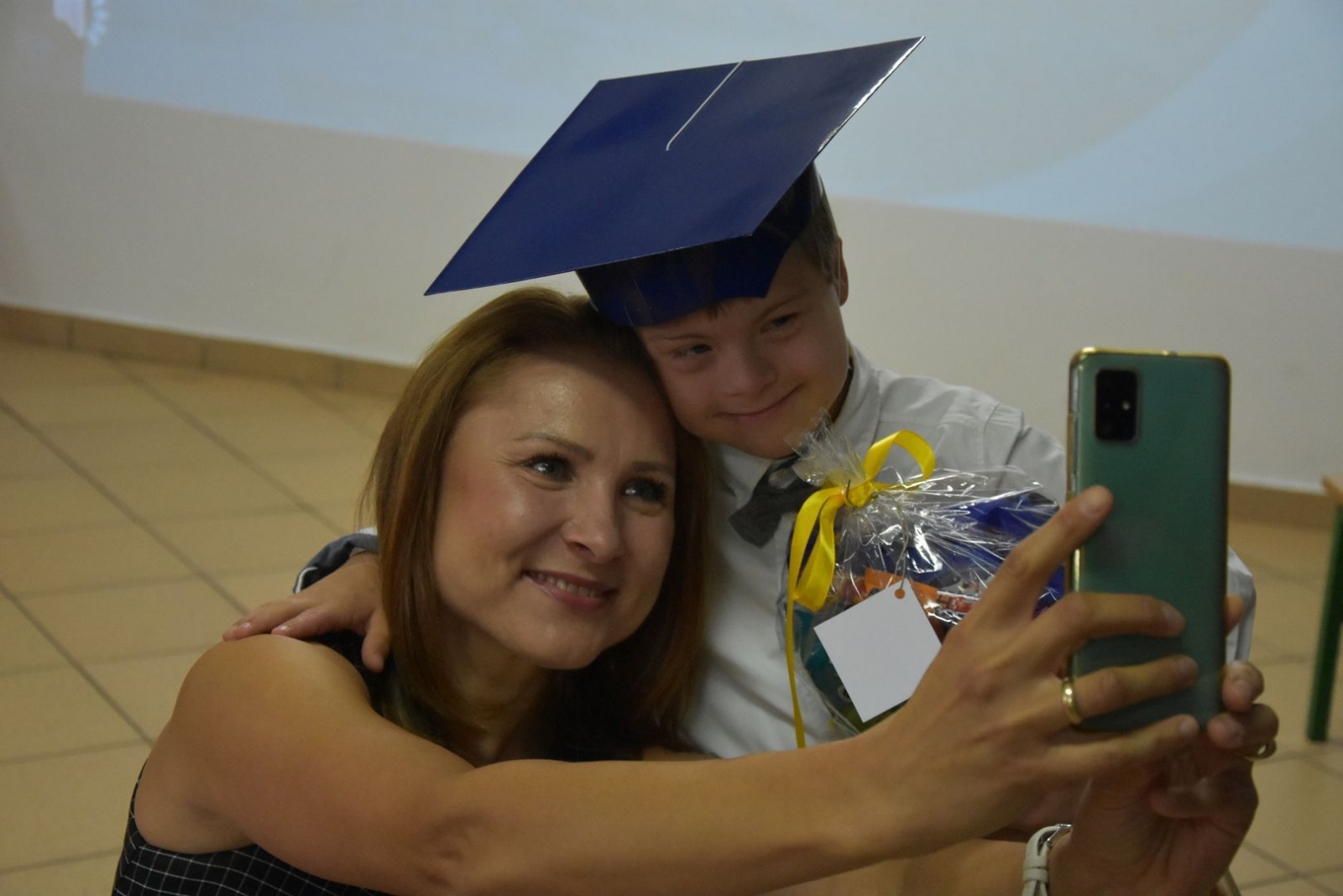 Zdjęcie w galerii na portalu naszwodzislaw.com: Rogi obfitości trafiły do pierwszoklasistów [FOTO] wiadomości z regionu