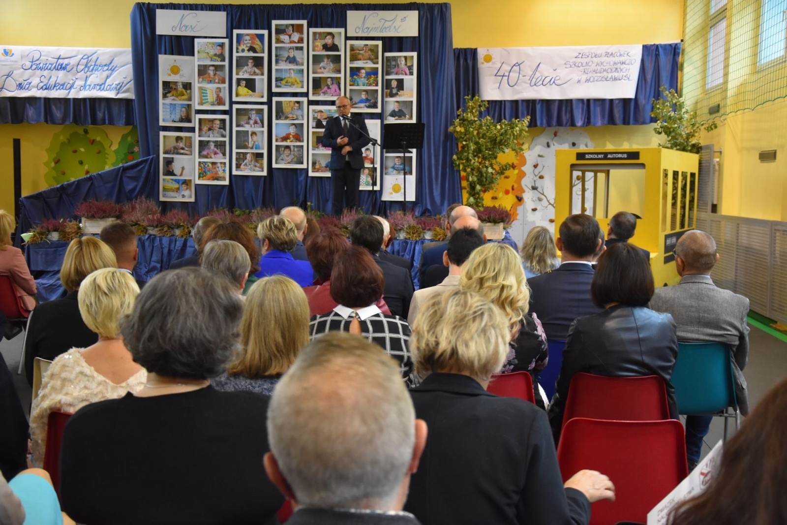 Zdjęcie w galerii na portalu naszwodzislaw.com: Dzień Edukacji Narodowej świętowano wraz z jubileuszem szkoły [FOTO] wiadomości z regionu