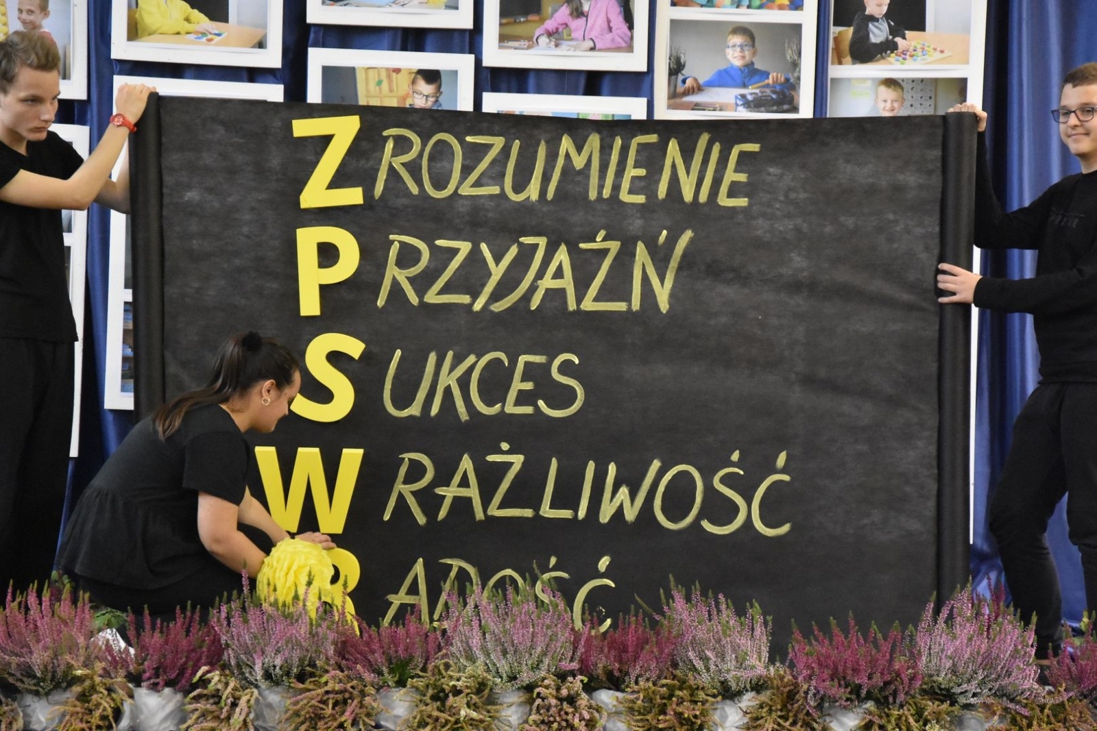 Zdjęcie w galerii na portalu naszwodzislaw.com: Dzień Edukacji Narodowej świętowano wraz z jubileuszem szkoły [FOTO] wiadomości z regionu