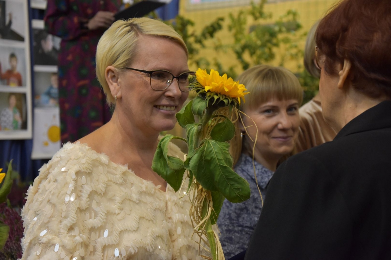 Zdjęcie w galerii na portalu naszwodzislaw.com: Dzień Edukacji Narodowej świętowano wraz z jubileuszem szkoły [FOTO] wiadomości z regionu