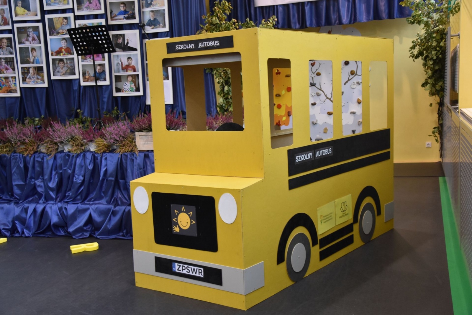 Zdjęcie w galerii na portalu naszwodzislaw.com: Dzień Edukacji Narodowej świętowano wraz z jubileuszem szkoły [FOTO] wiadomości z regionu