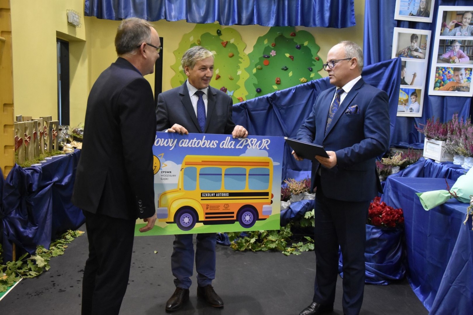 Zdjęcie w galerii na portalu naszwodzislaw.com: Dzień Edukacji Narodowej świętowano wraz z jubileuszem szkoły [FOTO] wiadomości z regionu