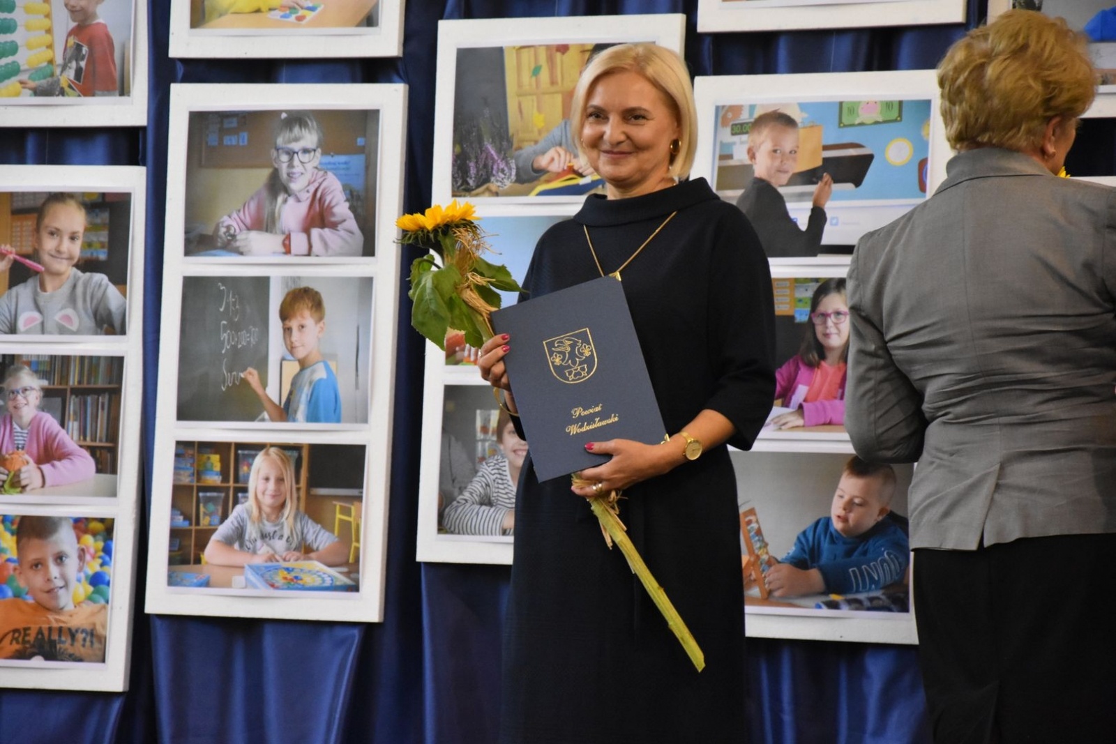Zdjęcie w galerii na portalu naszwodzislaw.com: Dzień Edukacji Narodowej świętowano wraz z jubileuszem szkoły [FOTO] wiadomości z regionu