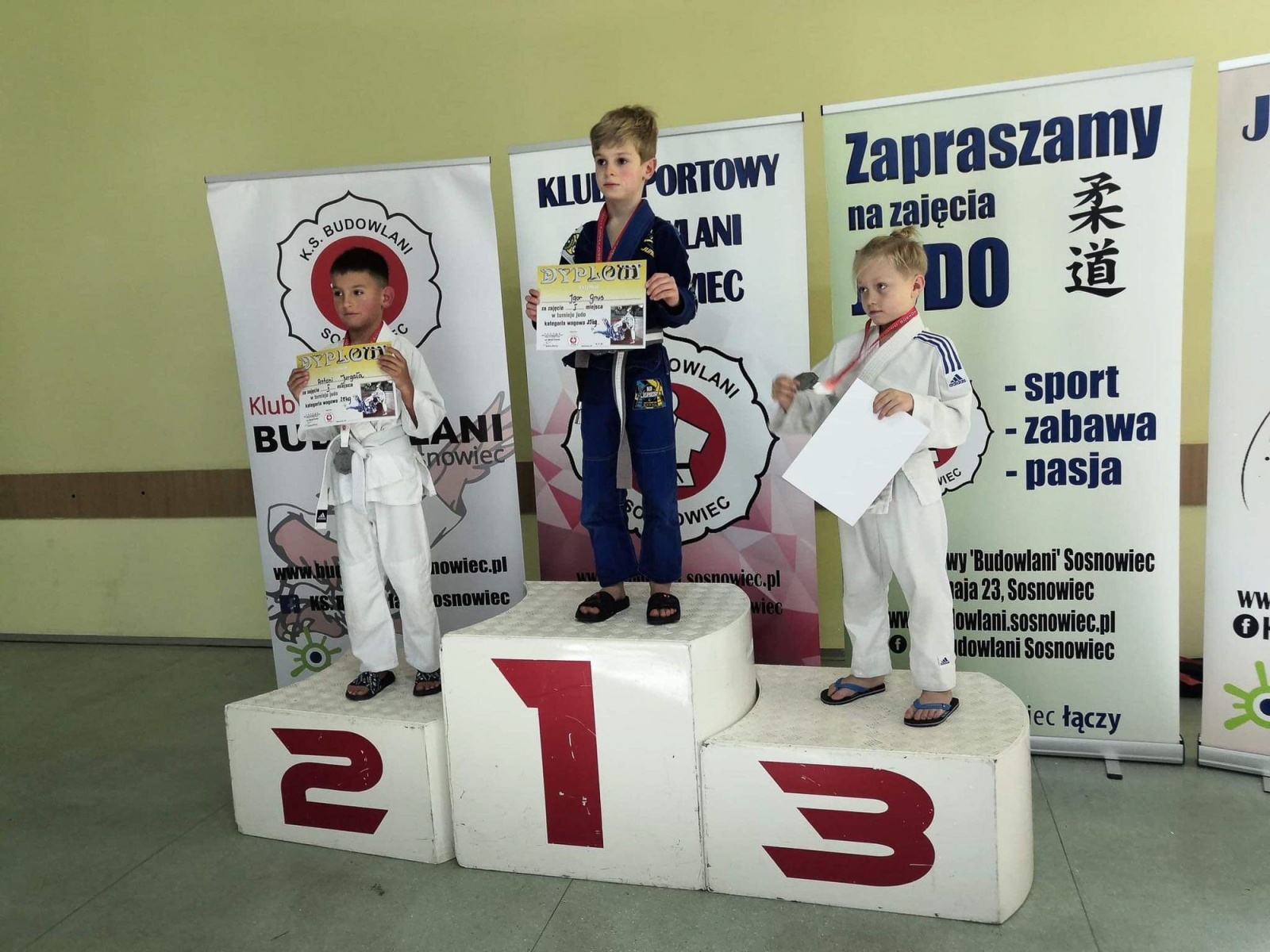 Zdjęcie w galerii na portalu naszwodzislaw.com: Worek medali Akademii Top Team w Sosnowcu wiadomości z regionu