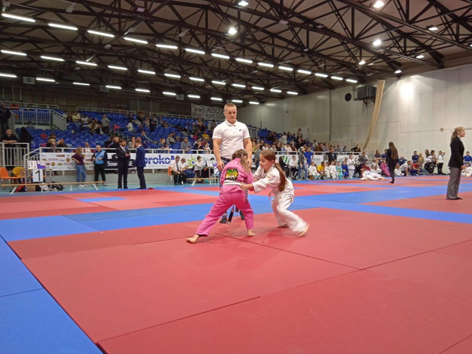 Zdjęcie w galerii na portalu naszwodzislaw.com: Worek medali Akademii Top Team w Sosnowcu wiadomości z regionu