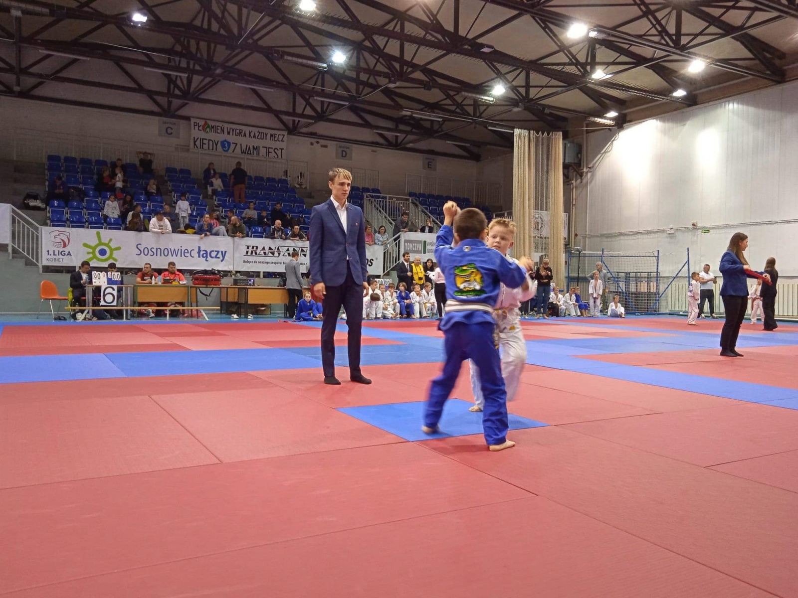 Zdjęcie w galerii na portalu naszwodzislaw.com: Worek medali Akademii Top Team w Sosnowcu wiadomości z regionu