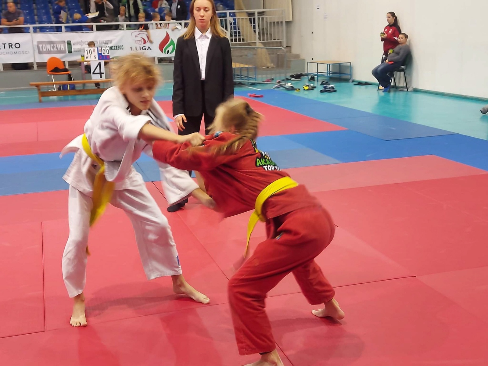 Zdjęcie w galerii na portalu naszwodzislaw.com: Worek medali Akademii Top Team w Sosnowcu wiadomości z regionu