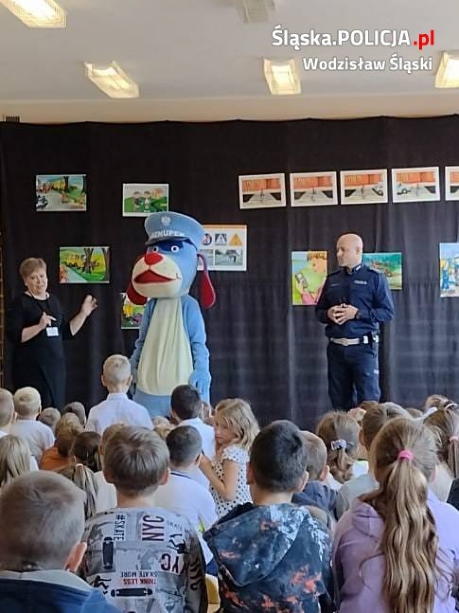 Zdjęcie w galerii na portalu naszwodzislaw.com: O bezpieczeństwie najmłodszych z wodzisławską drogówką wiadomości z regionu